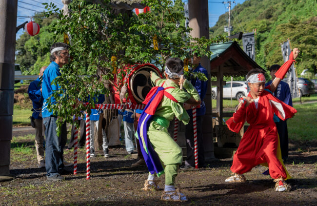 莚場まつりの鬼太鼓