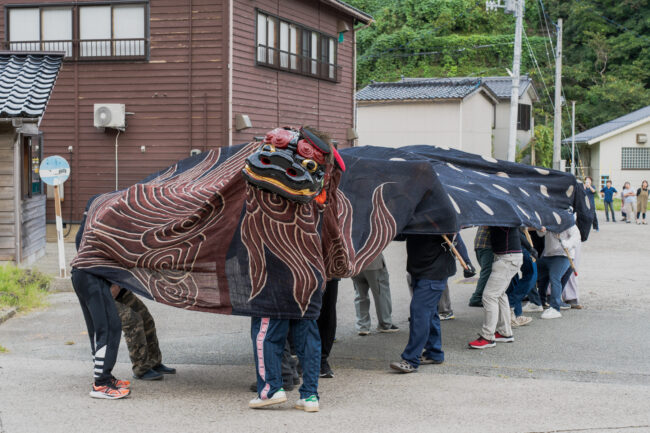 沢崎まつりの大獅子