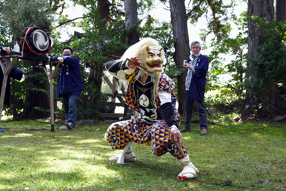 貝塚まつりの鬼太鼓 | 佐渡芸能アーカイブ