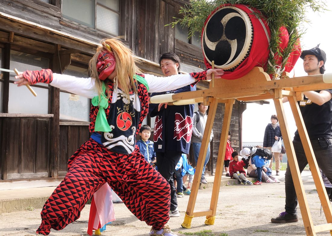 上横山まつりの鬼太鼓 | 佐渡芸能アーカイブ