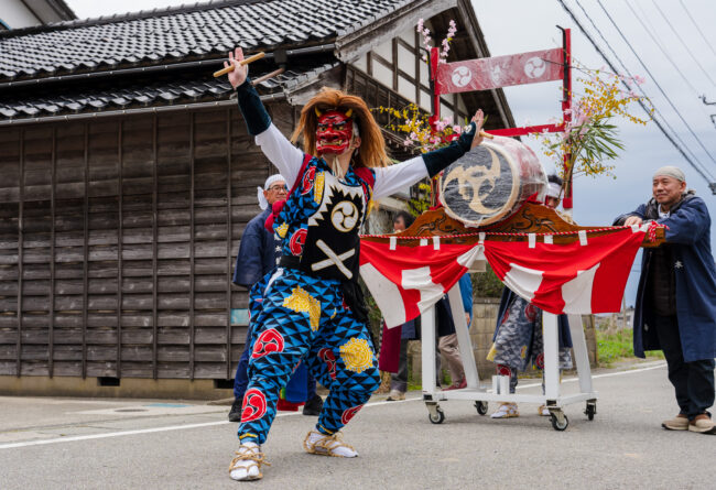 真木まつりの鬼太鼓 | 佐渡芸能アーカイブ